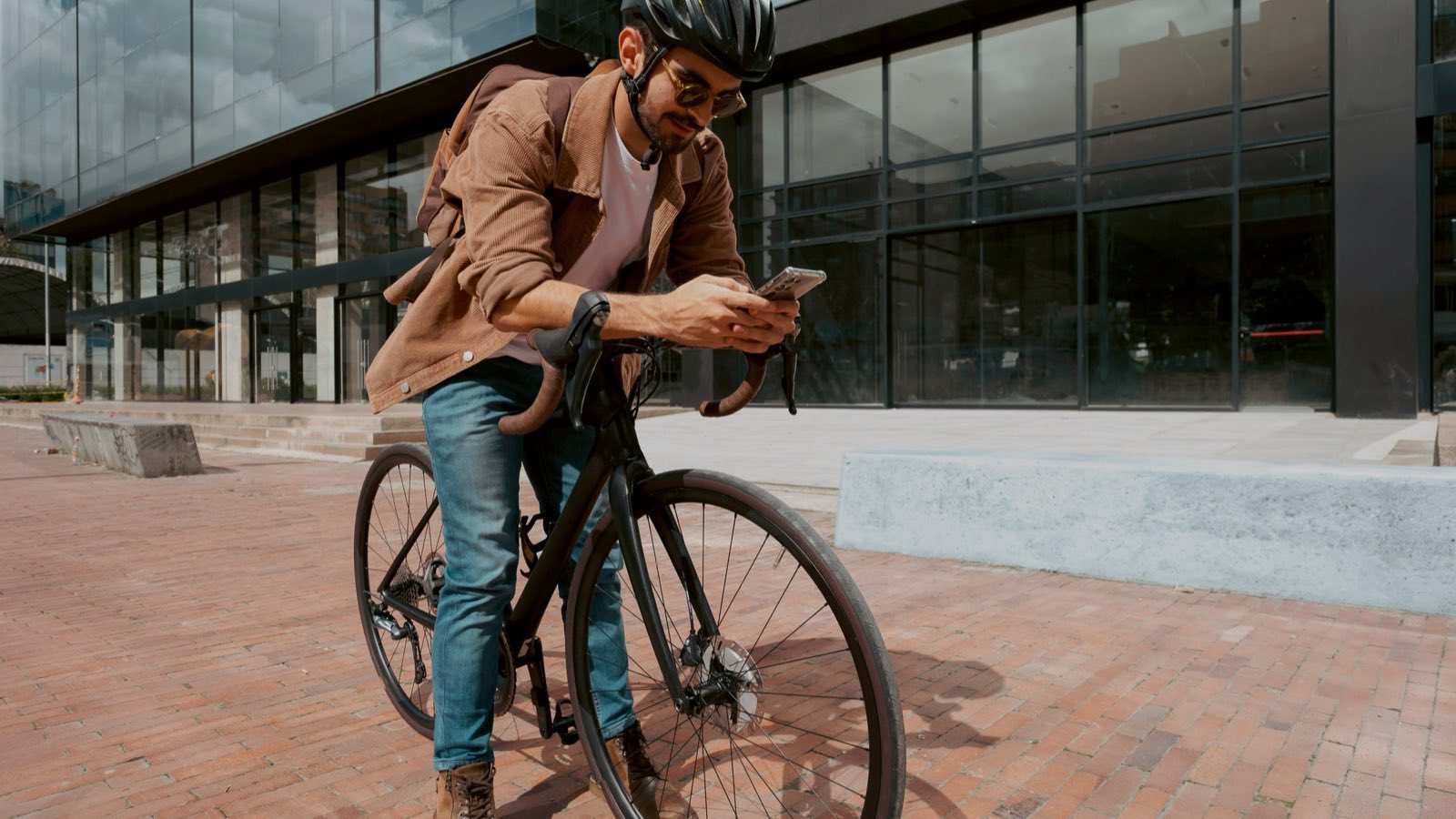 AI vs Human Cycling Coach: What UK Riders Actually Get for the Money (2026)